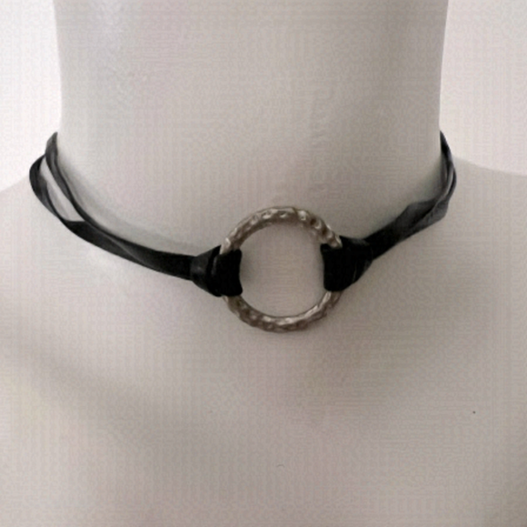 Jewelry - LEATHER Choker With Hammered Ring
